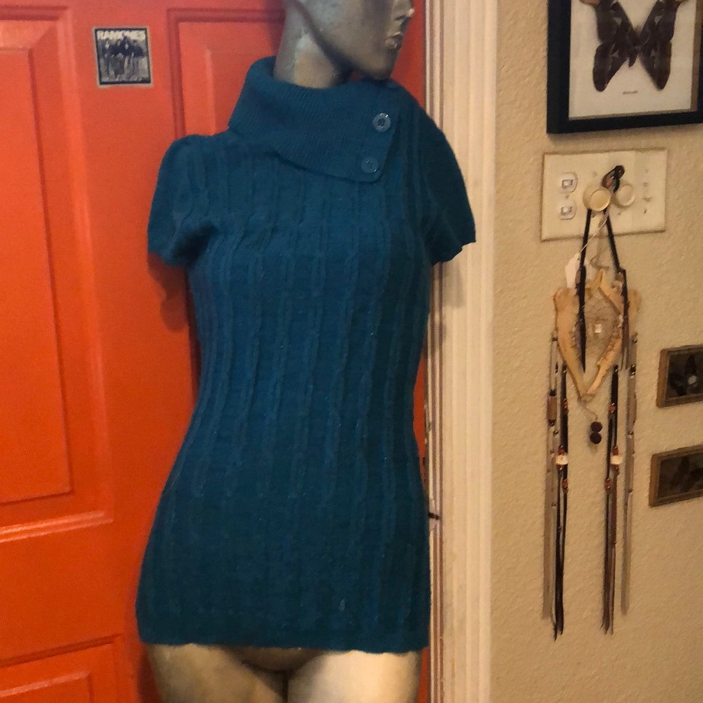 Teal blue w small teal glitter short sleeve shirt